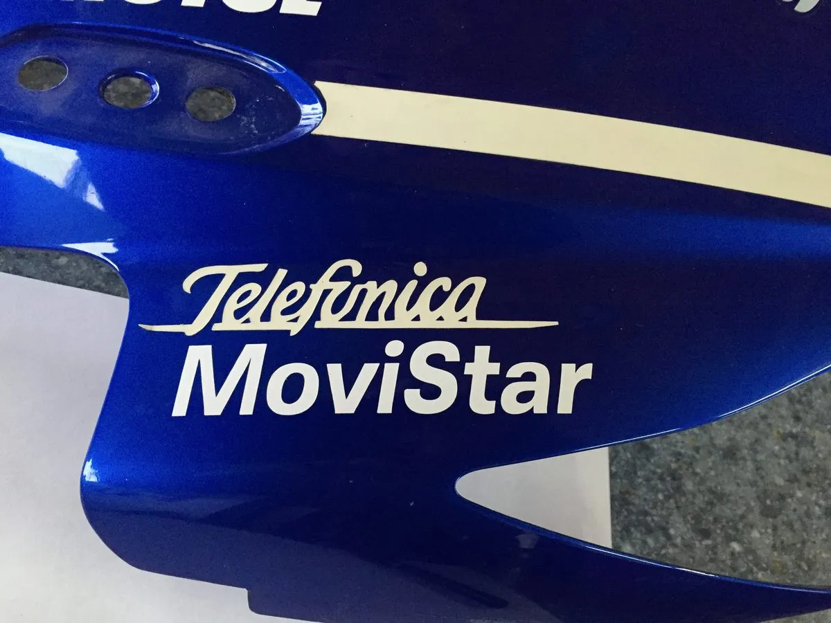 Motorcycle fairing vinyl graphics