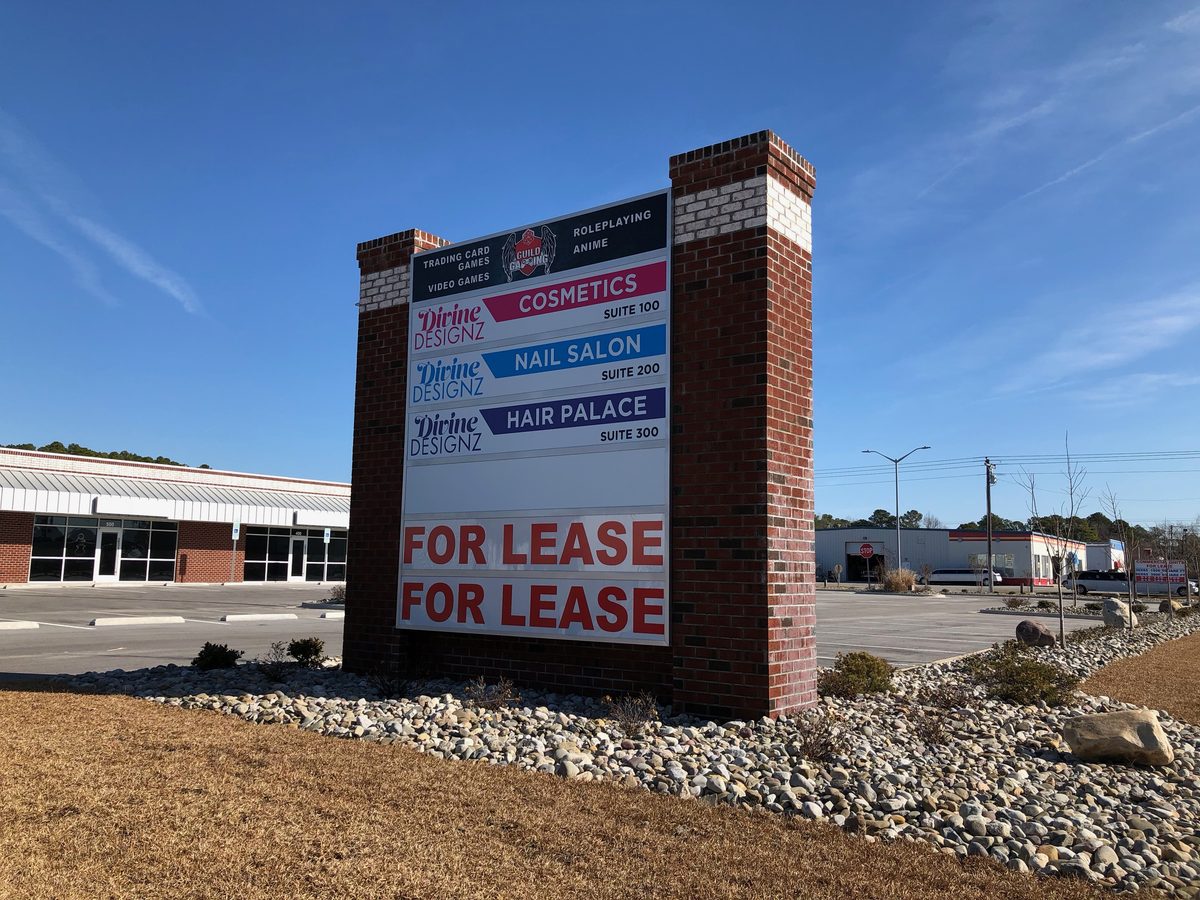 Multi-tenant monument with For Lease panels