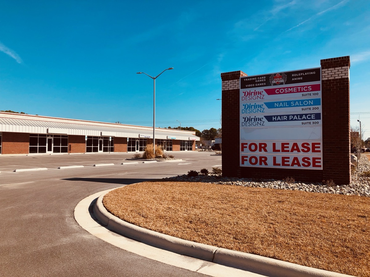 Shopping plaza monument sign